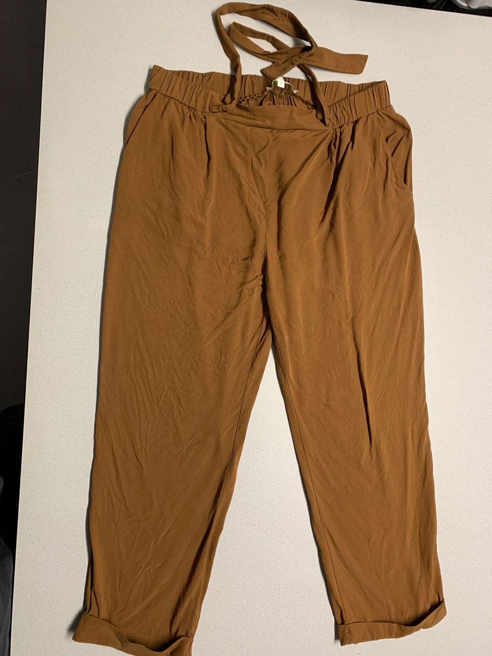 Pantalons: La fée maraboutée leichte Hose Gr.42 – D'occasion à Biel-Benken BL par PANORMUS