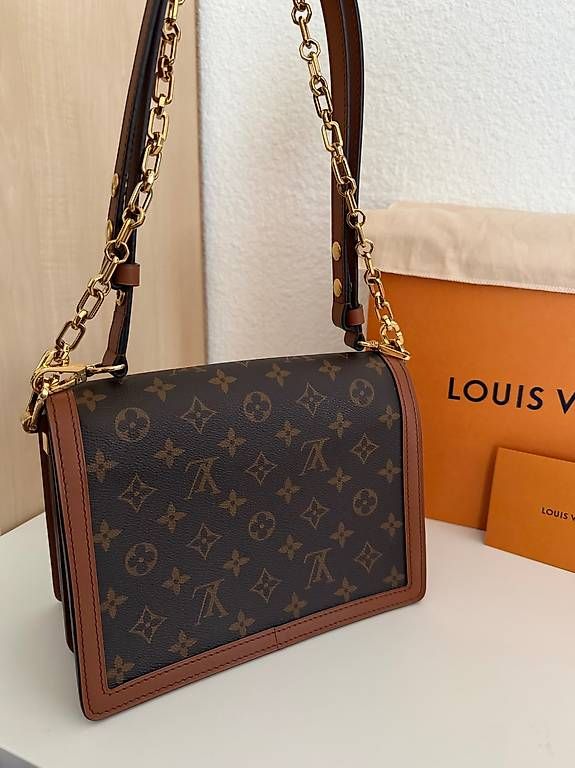 Sacs femmes: Louis Vuitton Dauphine MM  État neuf  Complet – D'occasion à Yverdon-les-Bains par aly_c89l 4