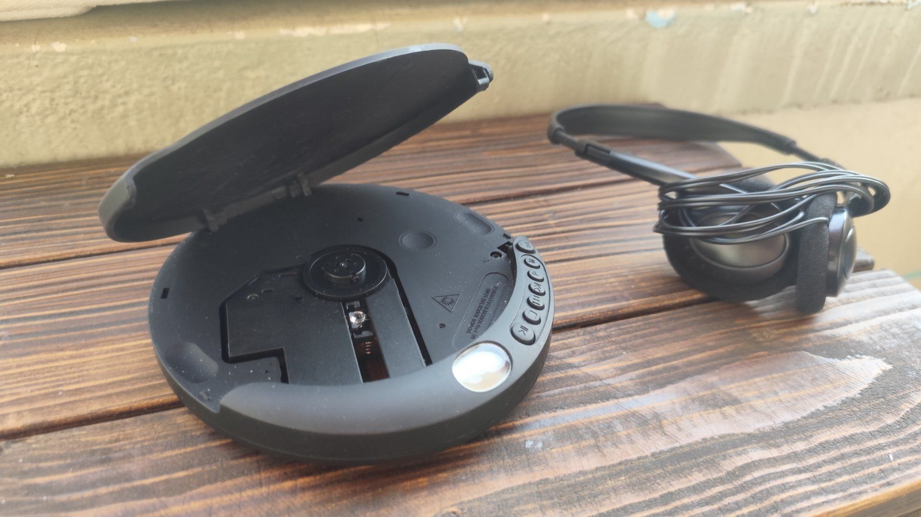 Lenco Tragbarer Mediaplayer: Lenco CD 200 Discman Retro mit Kopfhörer – Gebraucht aus Liebefeld von Oakman771 2