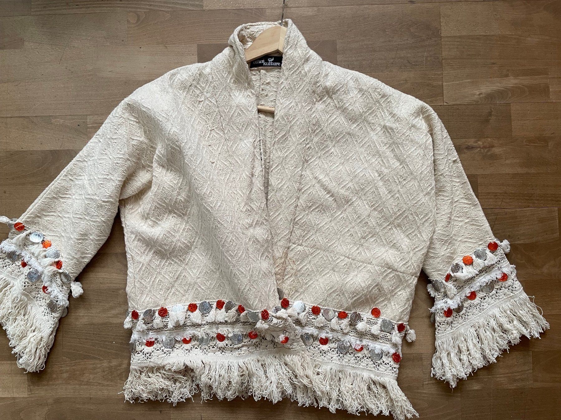 Jacken: Ethnojacke ecru, Hippiestyle, einmal getragen, Grösse 40 – Gebraucht aus Nussbaumen AG von INFATECH_Lager_01 1