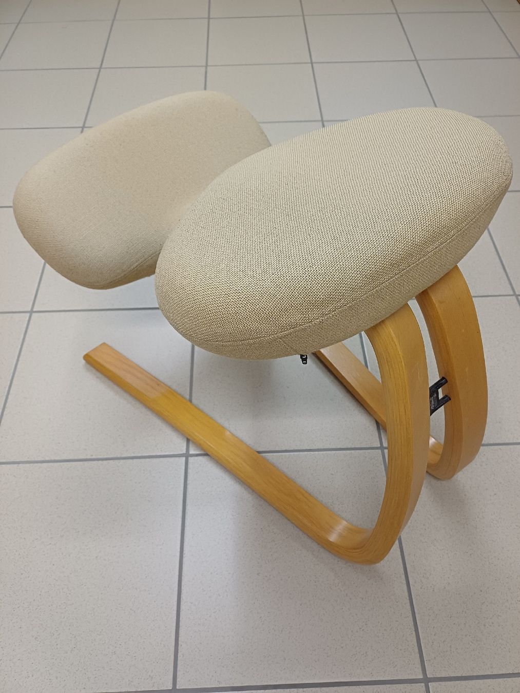 Sedie: Balans Kniestuhl beige gebraucht – Usato da Möhlin venduto da febumo 1