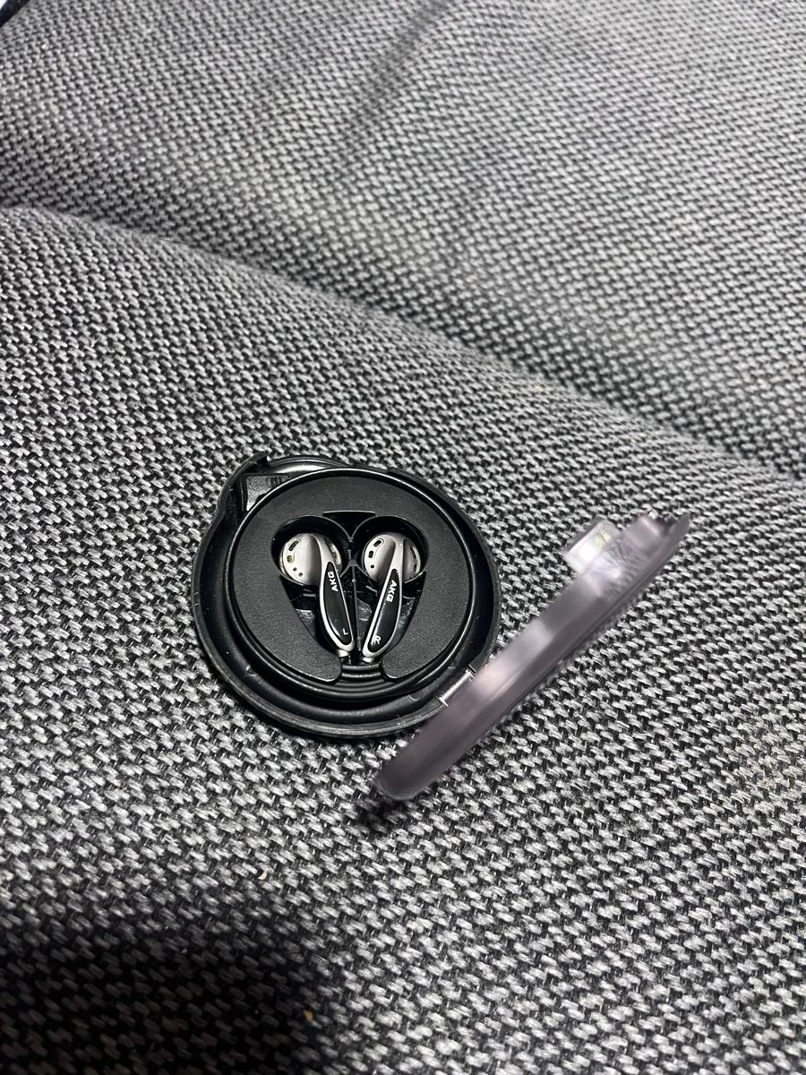 Akg Casques audio: Earphones with case – Neuf (Voir description) à Zürich par cls_jgc7 1