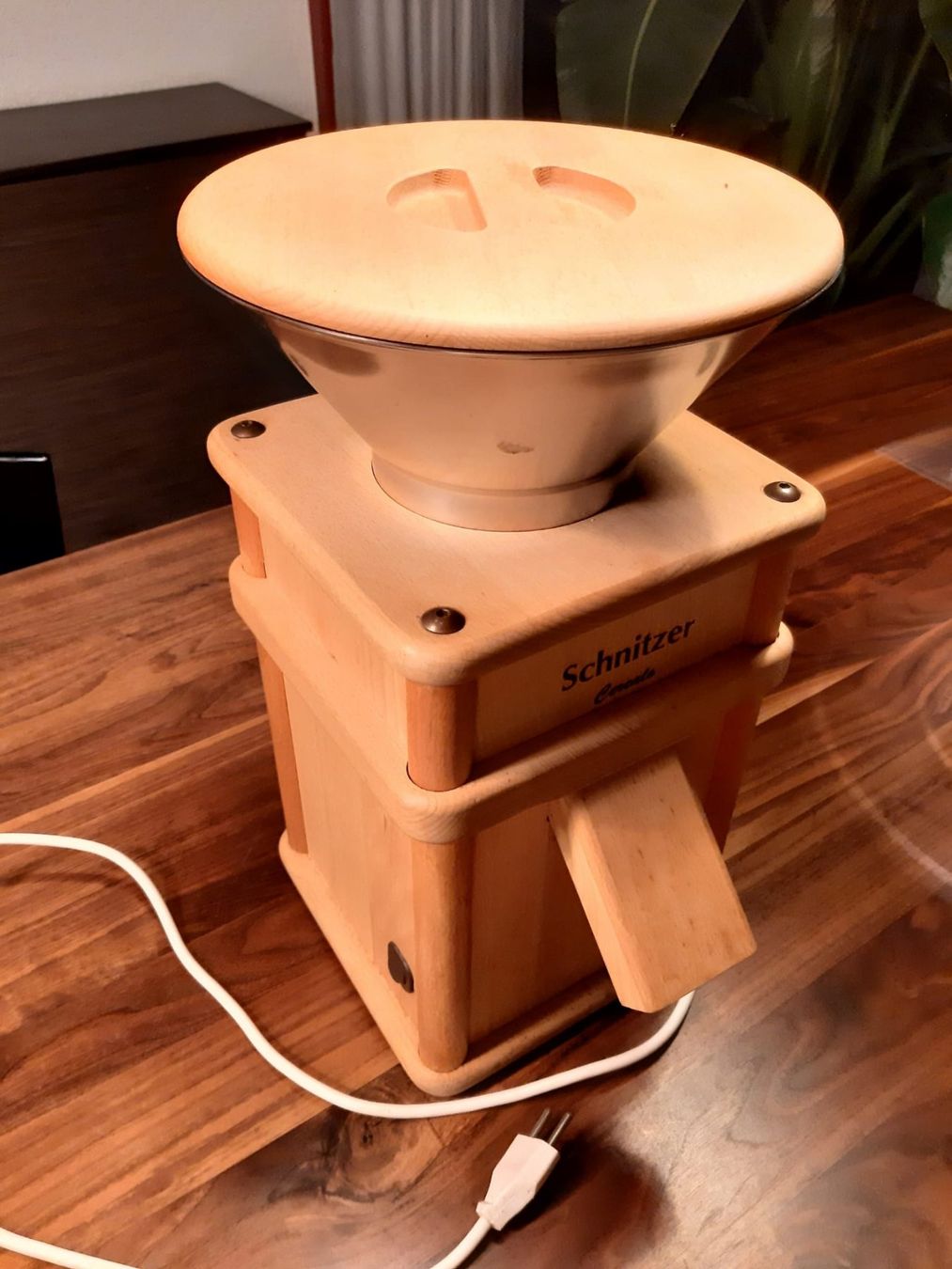 Appareils de cuisine: Stein-Getreidemühle Schnitzer Cerealo – D'occasion à Sarnen par Obwaldnerfrau