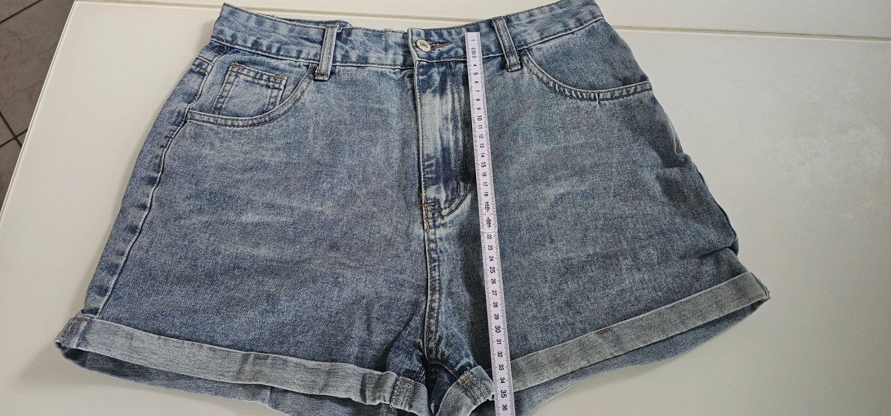Jeans: Coole Jeans Shorts, Gr. L – Usato da Azmoos venduto da Jadejo