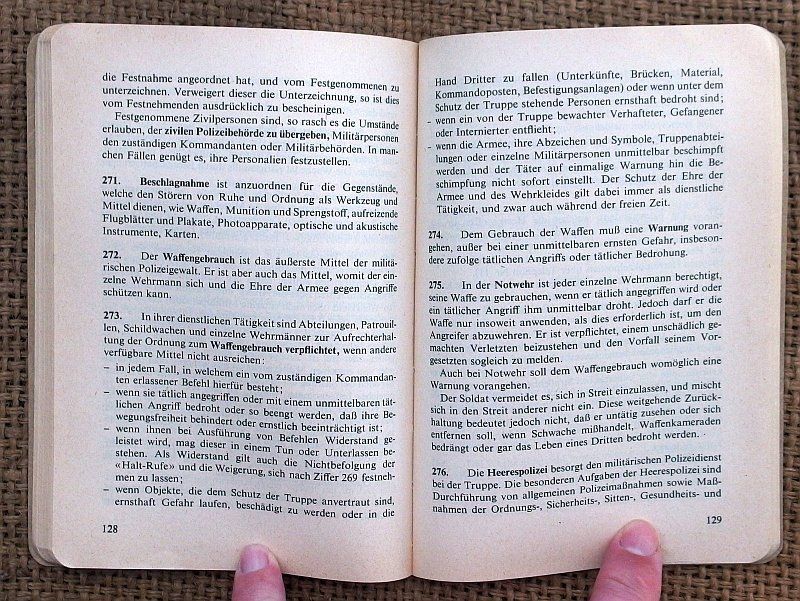 Libri: Dienstreglement DR67 der Schweizer Armee 51.2d - Neuauflage – Usato da Aarau venduto da oldcmp 6
