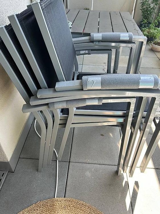Ein Balkontisch mit 4 Stühlen Kaufen auf Ricardo