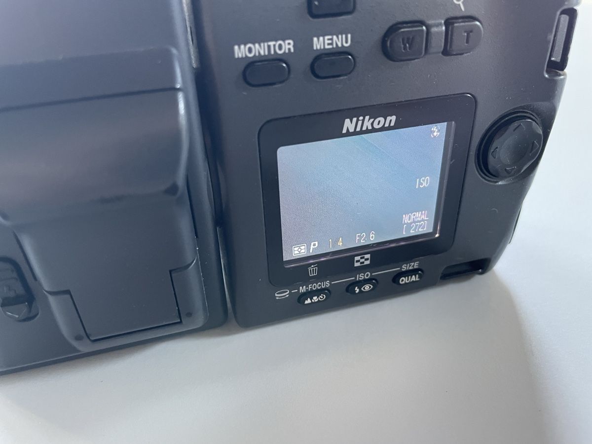 Coolpix Fotocamera: Nikon Coolpix 995, Digitalkamera – Usato da Zürich venduto da haeschesnonid 3