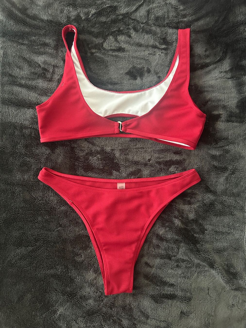 Shein Maillots de bain & Bikinis: Bikini rot – Neuf (Voir description) à Münchenbuchsee par laurapulido96