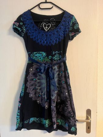Desigual Damen Kleid Gr. M mit Glitzersteinen (Neuwertig)