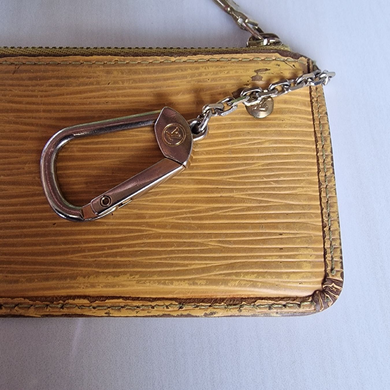 Louis Vuitton Portachiavi: Louis Vuitton Key Pouch Epi gelb – Usato da Effretikon venduto da 84CK 4