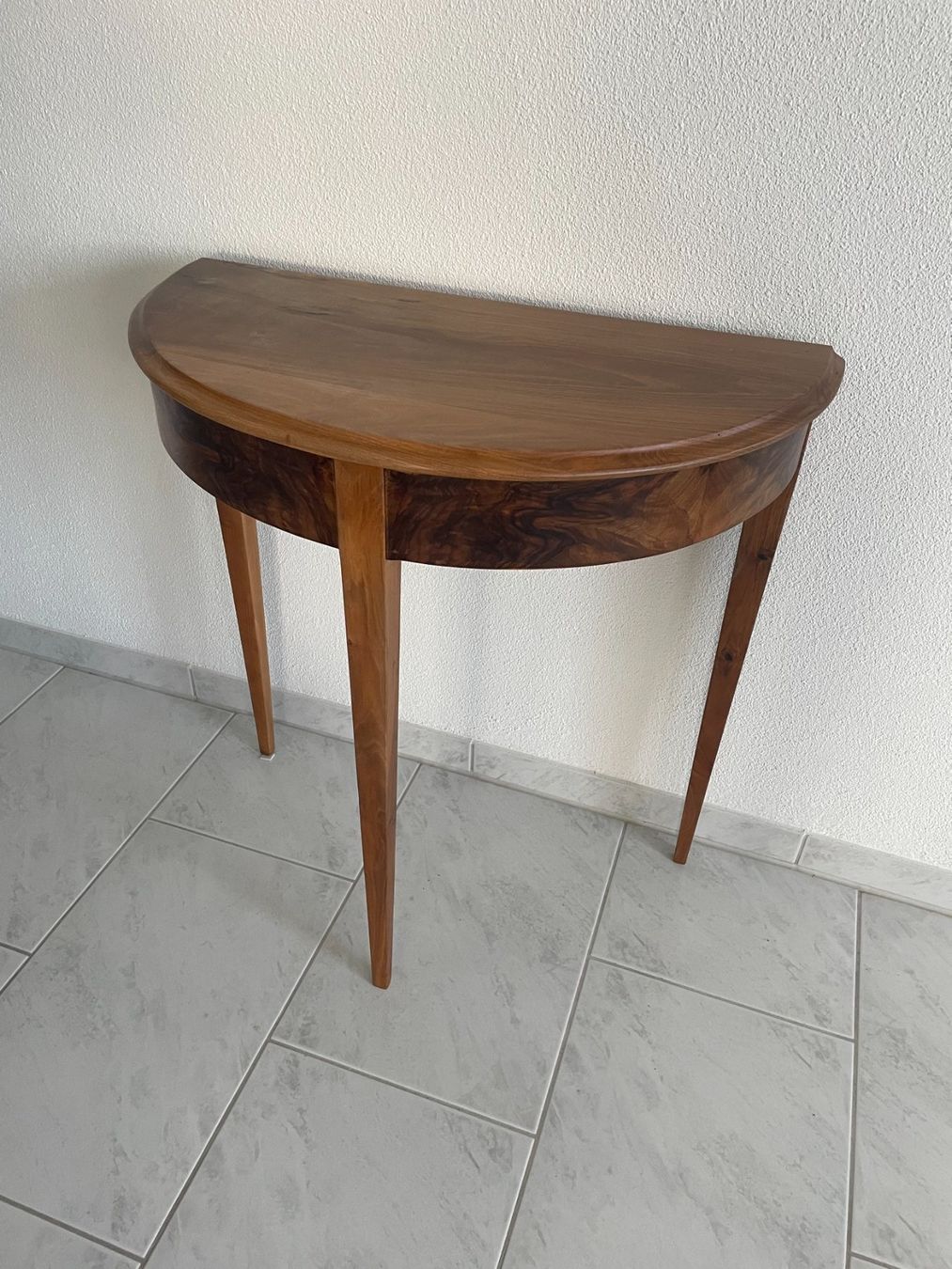 Tavoli: ALTER WANDTISCH (halbrund) – Usato da Uhwiesen venduto da Uhwiesen