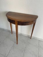 ALTER WANDTISCH (halbrund)