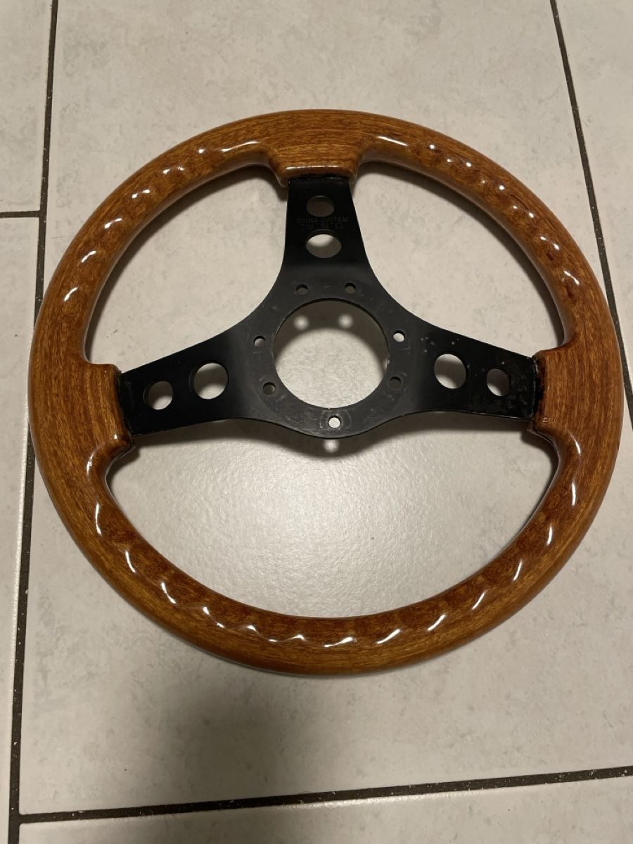Tutti pezzi di ricambio auto: Holzlenkrad echt Holz mit schwarzen Speichen – Usato da Kirchleerau venduto da Resale_LC 2