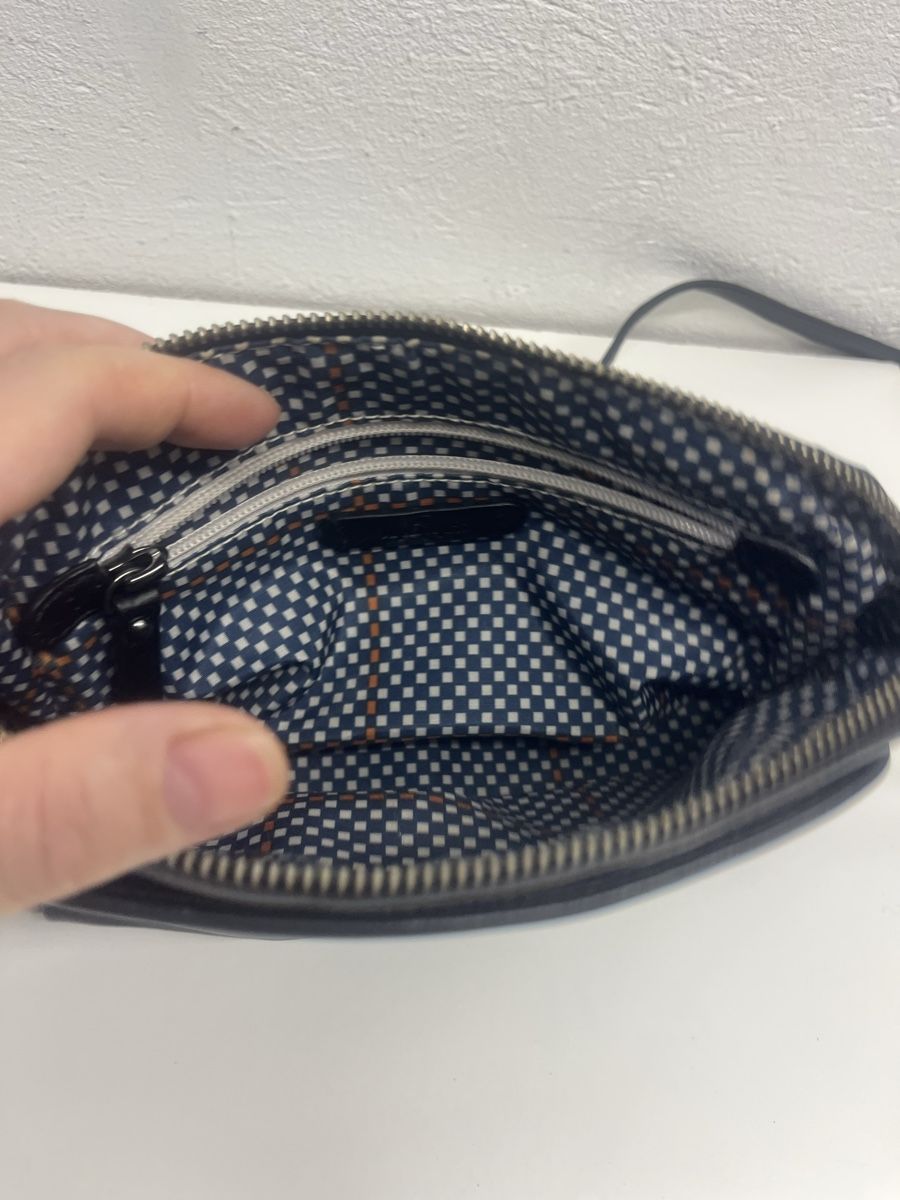 Kipling Taschen für Damen: Original Kipling Leder-Umhängetasche Schwarz 23x14 cm – Gebraucht aus Möhlin von mil_h55x 5