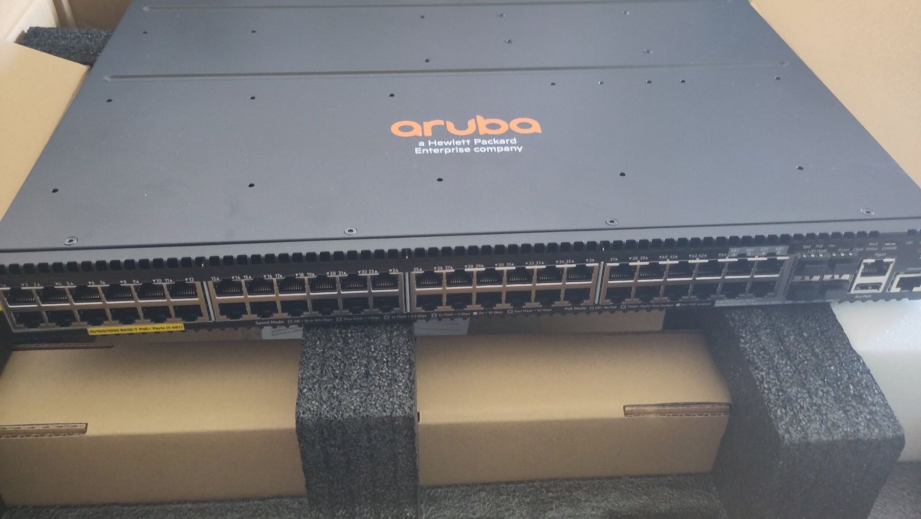 Hewlett Packard Hubs & Switches: HPE Aruba Networking 2930M 48G + Aruba X372 680W – Neu (gemäss Beschreibung) aus Genève von Cis68 1