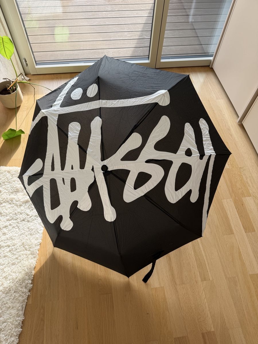 Ombrelli: Stüssy Big Logo Regenschirm – Usato da Zürich venduto da phil_phil_phil