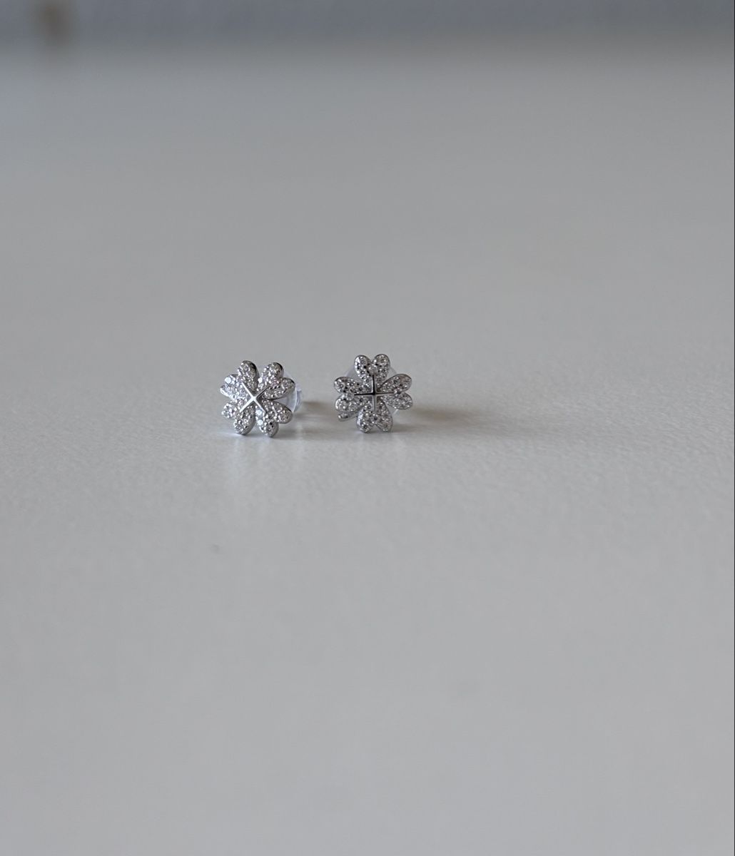 Orecchini pendenti & Orecchini a lobo: Flower studs moissanite Earrings. – Nuovo (secondo la descrizione) da Dübendorf venduto da S1973E 1