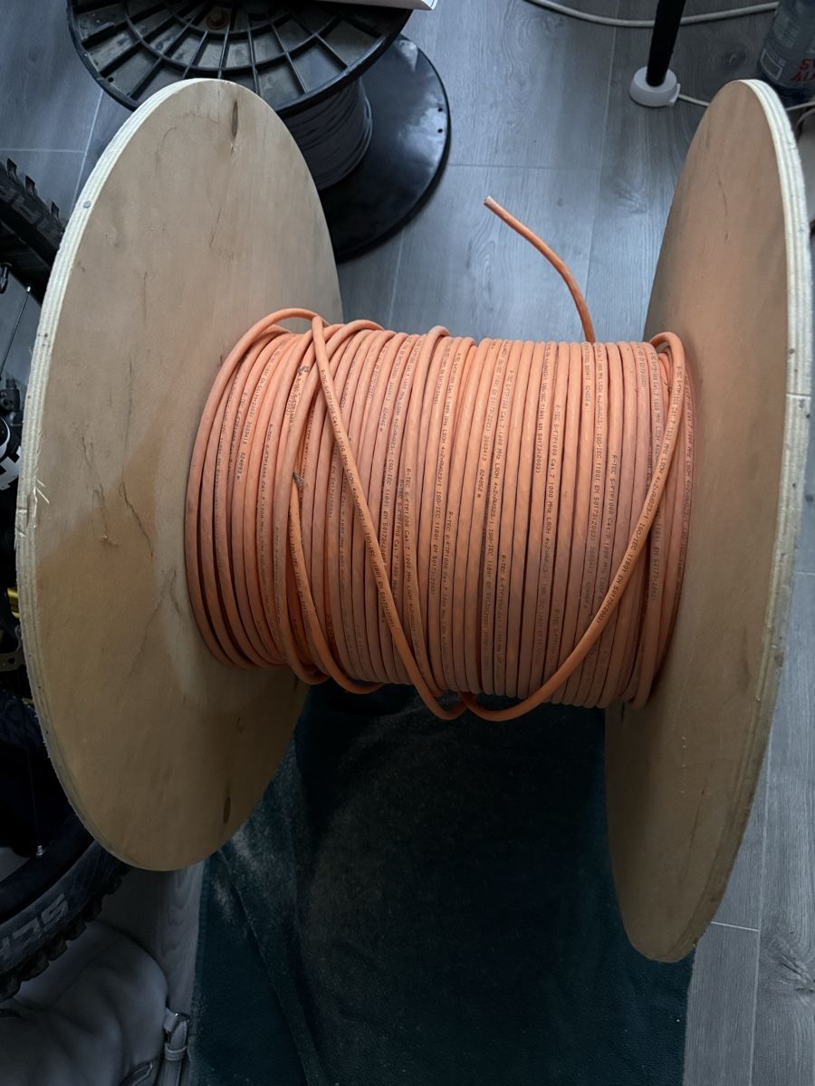 Cavi: Cat7 1000mhz netzwerkkabel – Nuovo e nell'imballaggio originale da Oberriet SG venduto da Petros.