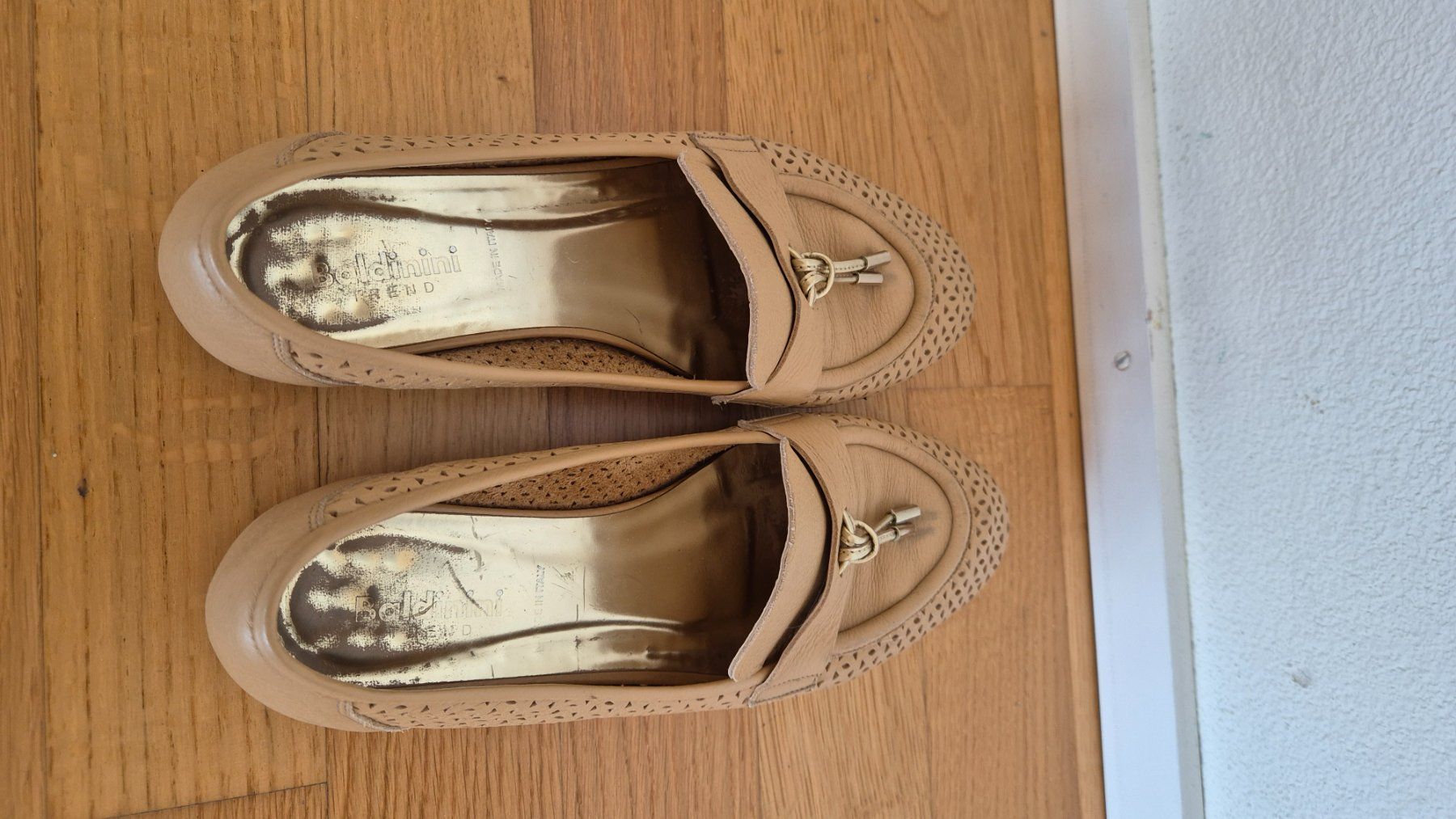 Damenschuhe: Slipper, beige, leder, 39 – Gebraucht aus St. Gallen von Babrakadabra 1