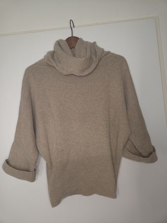 Schöner Rollkragenpullover aus Wolle-Mix, Grösse M/38 48