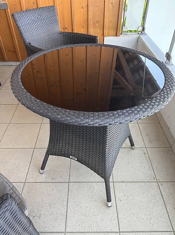 Tische: 3-teiliges Garten Bistro-Set: Runder Glastisch – Gebraucht aus Waltenschwil von biondy 1