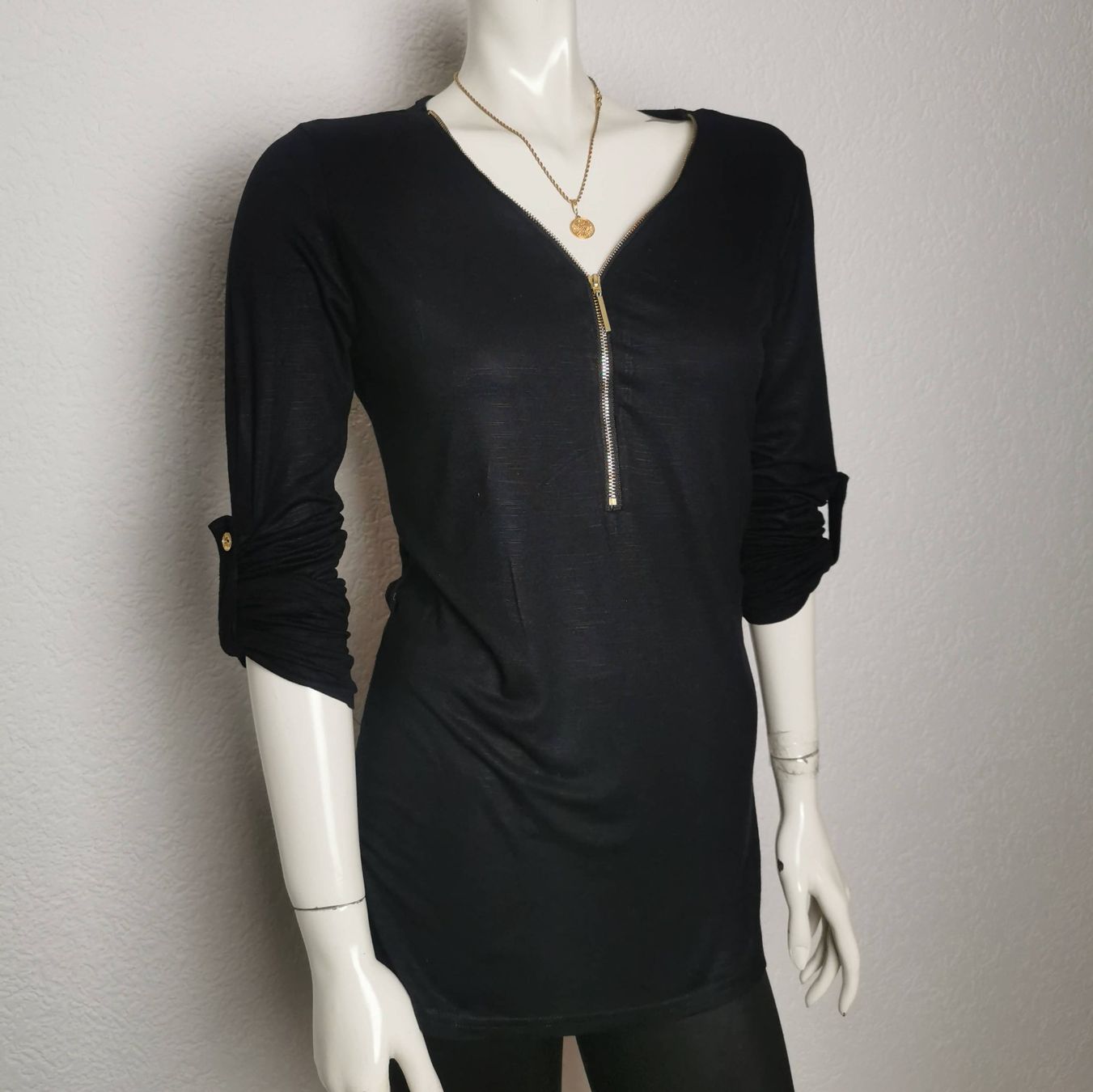 Top: Oberteil schwarz mit Reissverschluss - S/M – Usato da Wettingen venduto da JasminL92-3 1