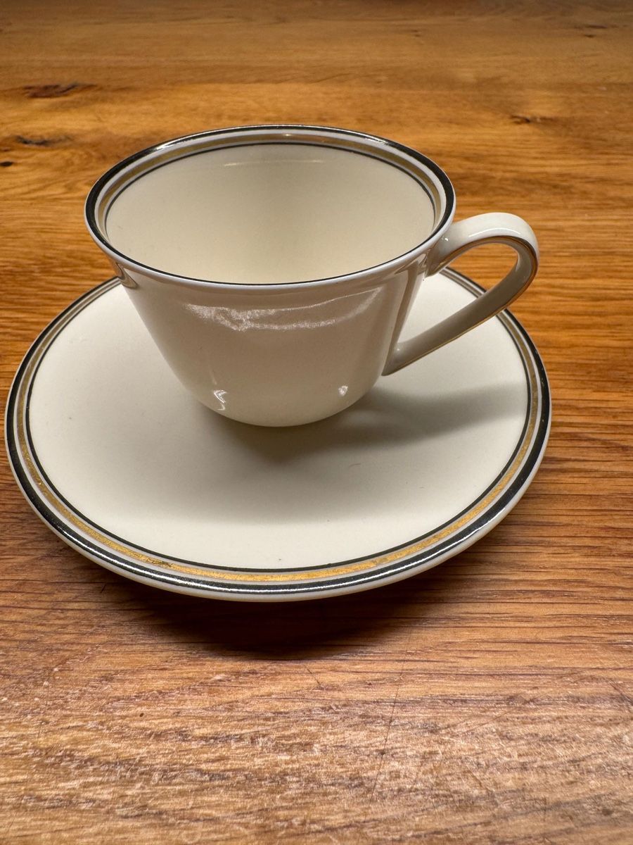 Tazze: Langenthal Suisse Tasse mit Unterteller Goldrand – Usato da Niederbüren venduto da poschti