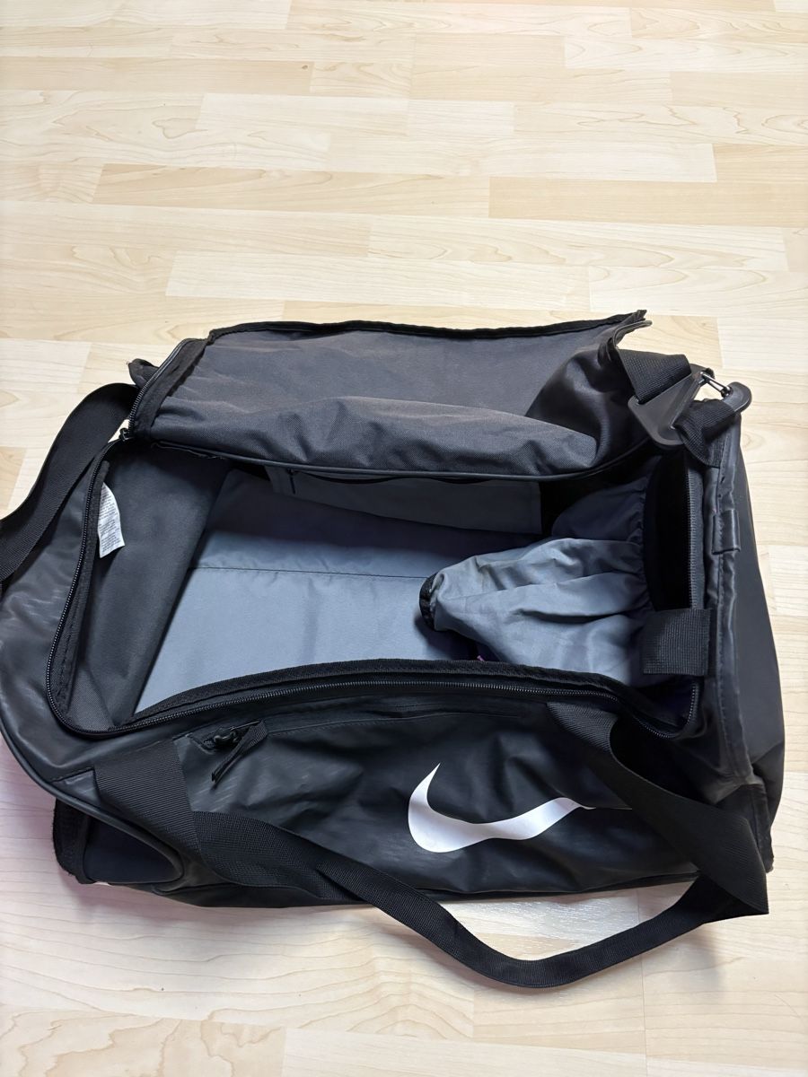 Nike Taschen: Nike Sporttasche – Gebraucht aus Bülach von Devin_H