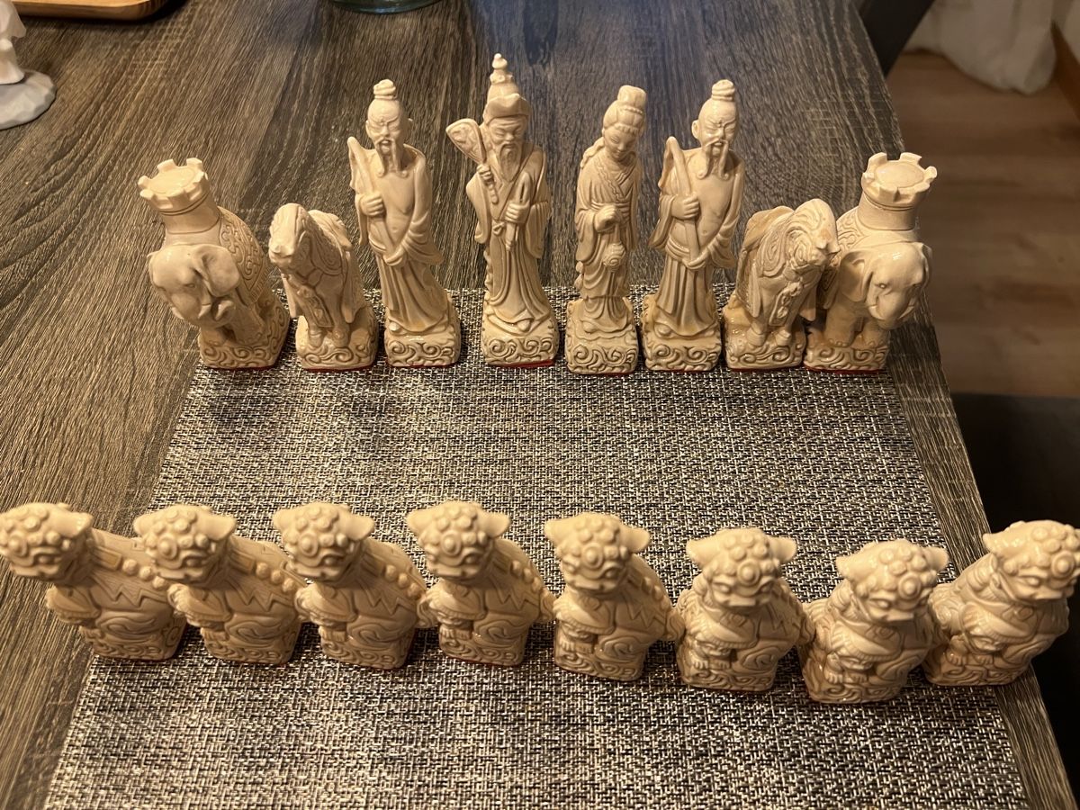 Jeux: Schachfiguren – D'occasion à Gossau ZH par aiu_ylh7 2