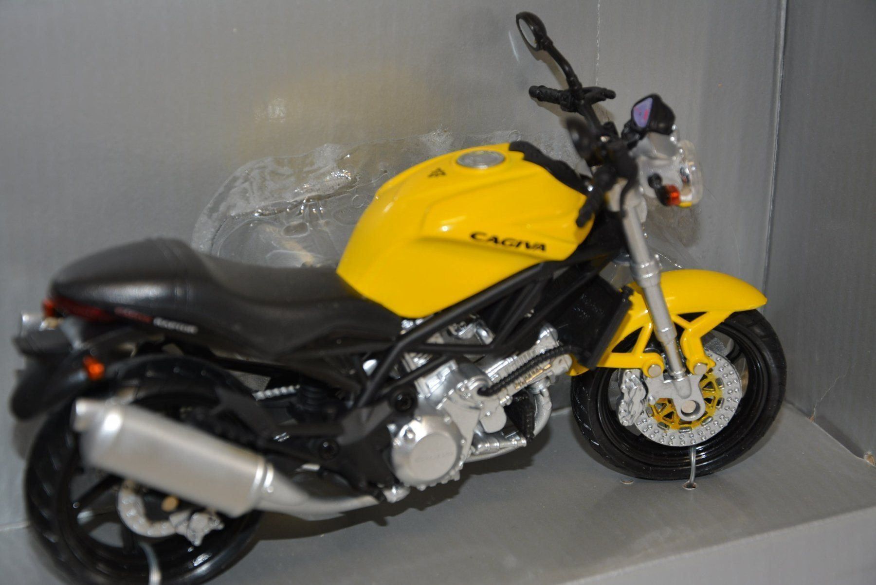 Kit di modellismo & Modellini statici: Gaciva Raptor 1000 , New Ray , 1:12 – Nuovo e nell'imballaggio originale da Goldach venduto da Feivel9 4