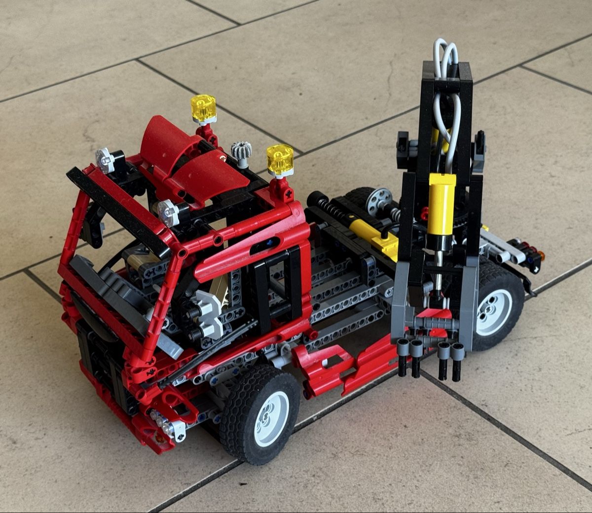 Lego Kit di costruzioni: Lego Technic Truck Nr. 8436 – Usato da Lachen SZ venduto da derMensch1111 1