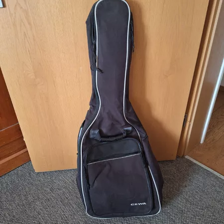 Gebrauchte Gitarrenhülle, Gitarrentasche