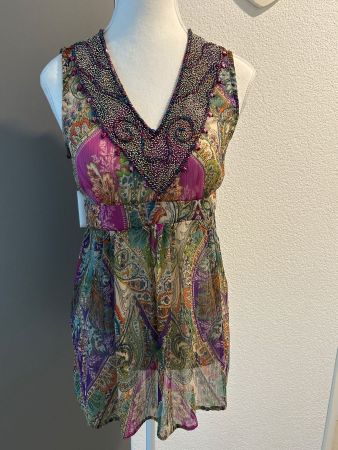 Damen Long -Top bunt mit Perlenbesatz