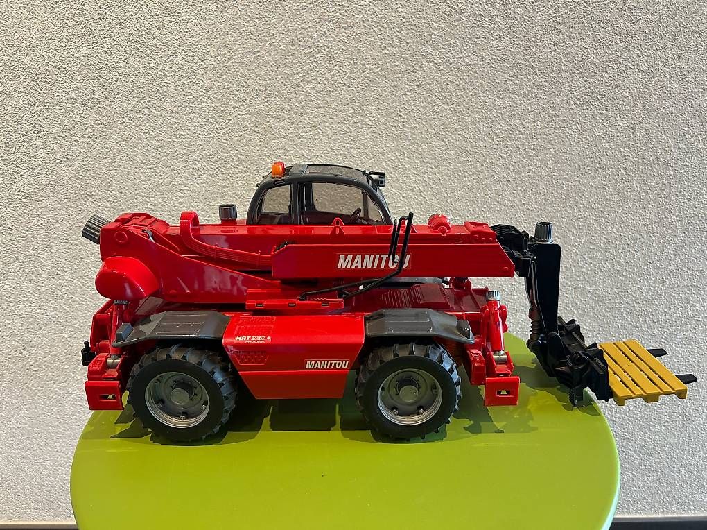 Bruder Giocattoli: Bruder Manitou Teleskopstapler MRT 2150 – Usato da Hildisrieden venduto da Albi35 2