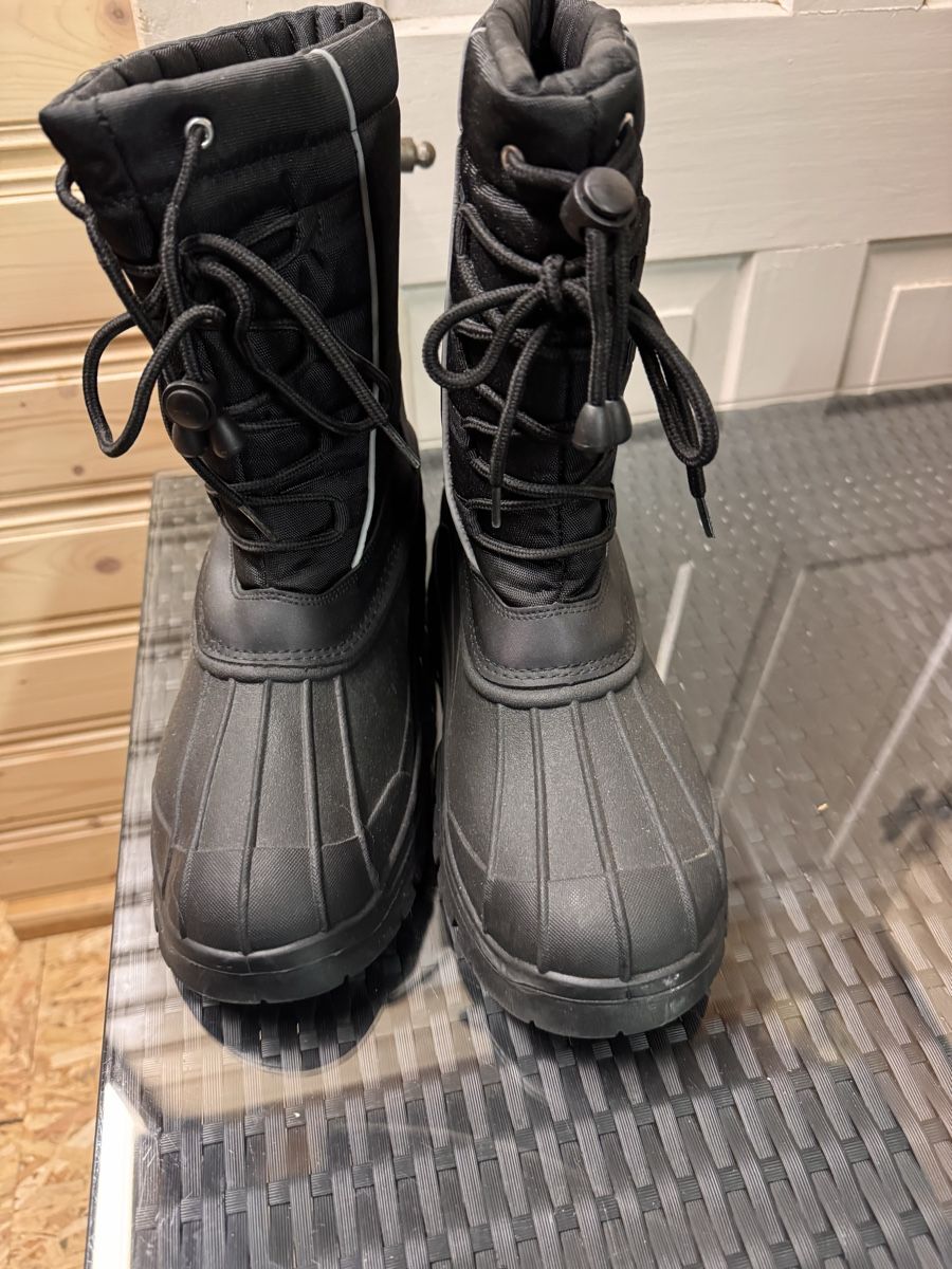 Scarpe da uomo: Schwarze Winterstiefel Gr. 42 – Usato da Kümmertshausen venduto da Ghost75 1