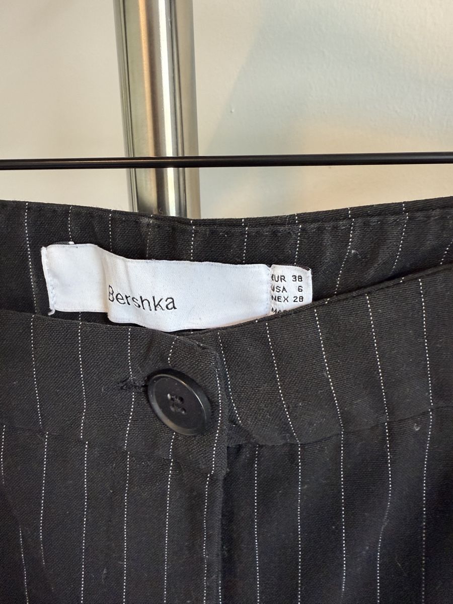 Bershka Pantaloni: Pantalon rayé Bershka taille 38 - négociable – Usato da Sion venduto da bar_r96b 1