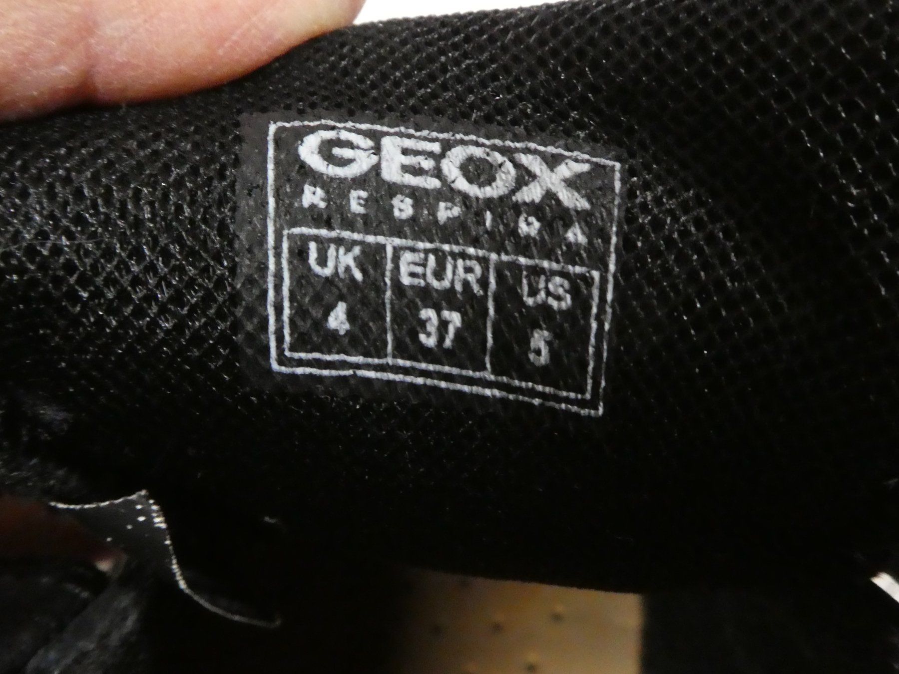Geox Scarpe per ragazzi: schwarze GEOX Turnchschuhe mit Klett Gr. 37 – Usato da Zürich venduto da anavlis-thymiano 6
