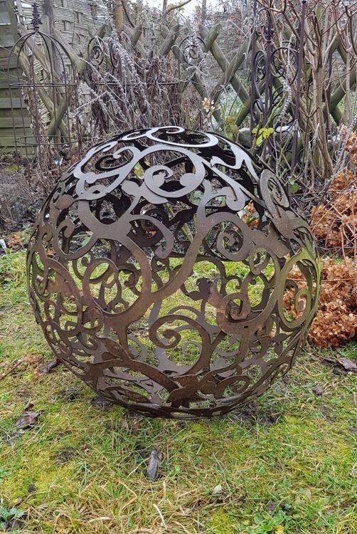 Schöne Garten Deko Kugel aus Metall in Rostoptik, 58 cm Kaufen auf