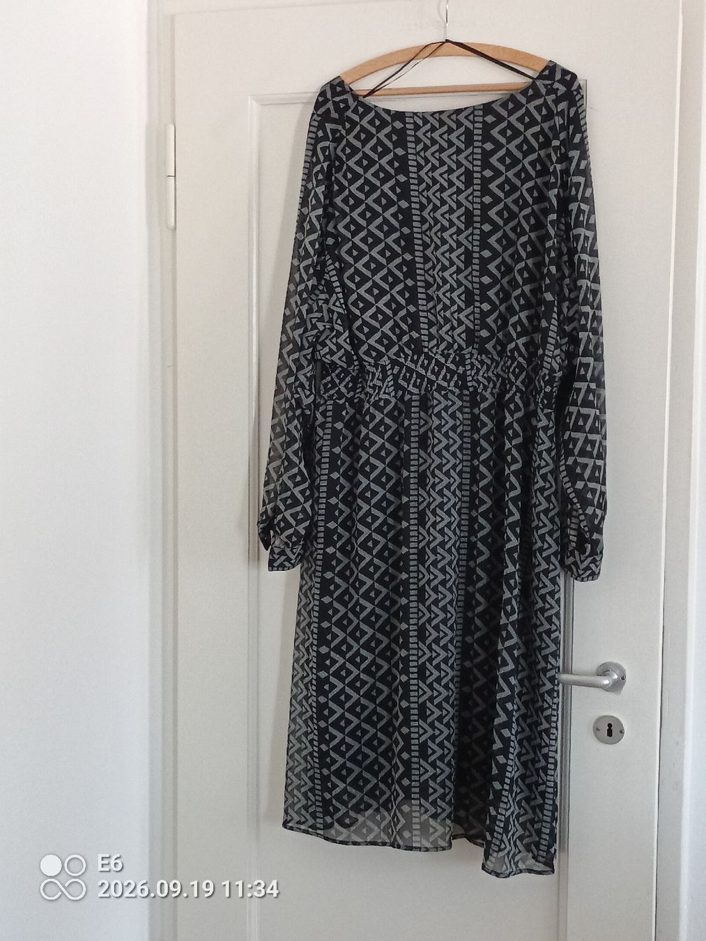 Kleider: Luftiges Langarmkleid – Neu (gemäss Beschreibung) aus Zürich von Mitzi6 1