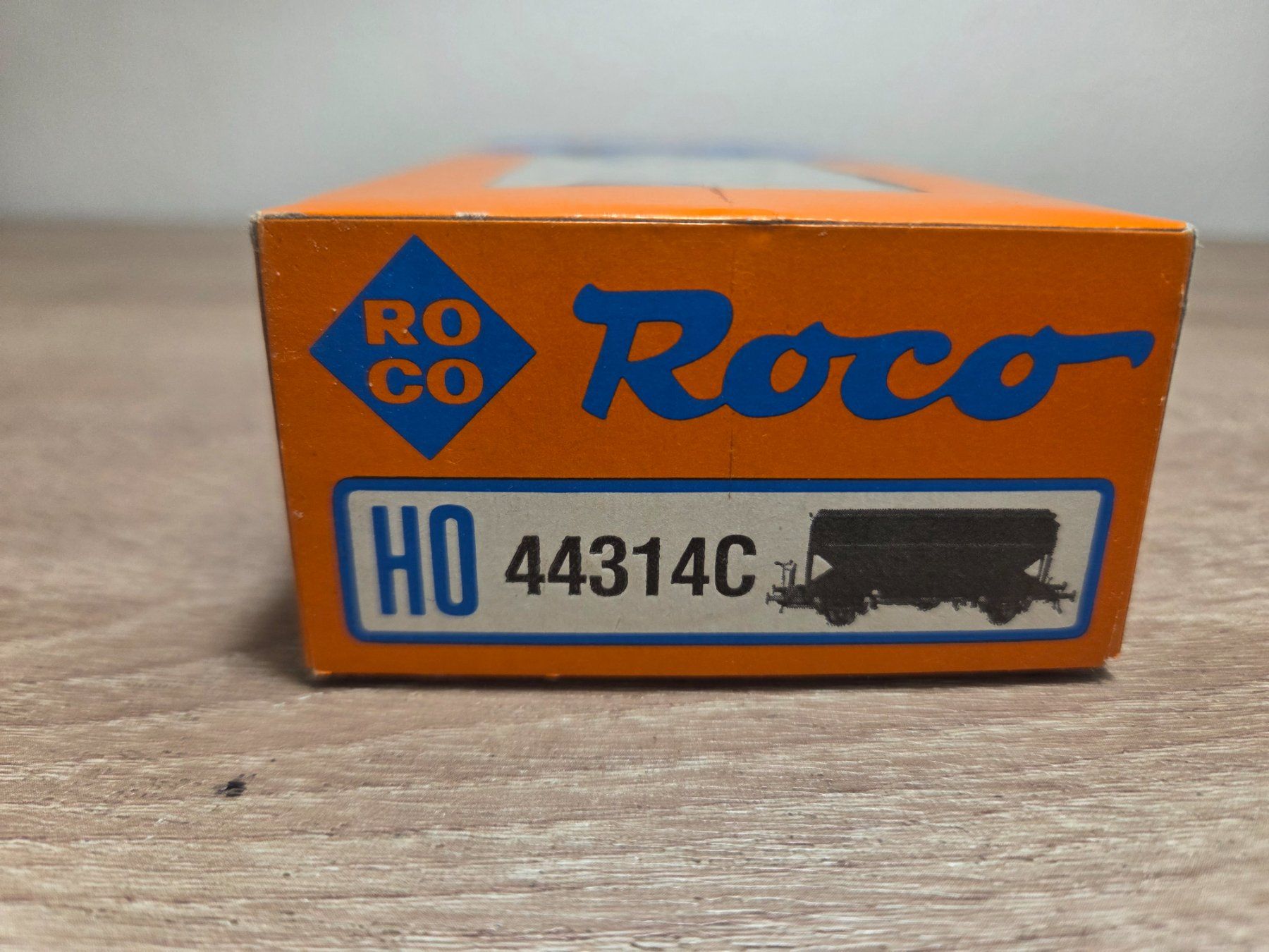 Roco Modellini di ferrovie: Roco 44314C Silowagen Feldschlösschen SBB H0 – Nuovo e nell'imballaggio originale da St-Aubin-Sauges venduto da Lo_Go 6