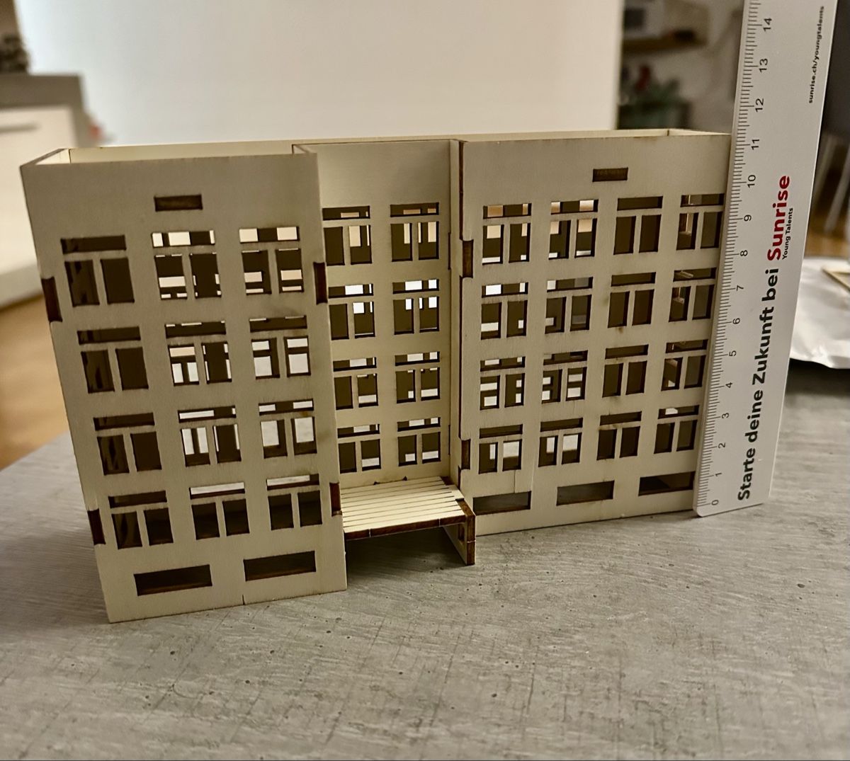 Märklin Modelleisenbahnen: Holzmodell Gebaeude  5 Stockwerke – Gebraucht aus Dietikon von Lidija0 4