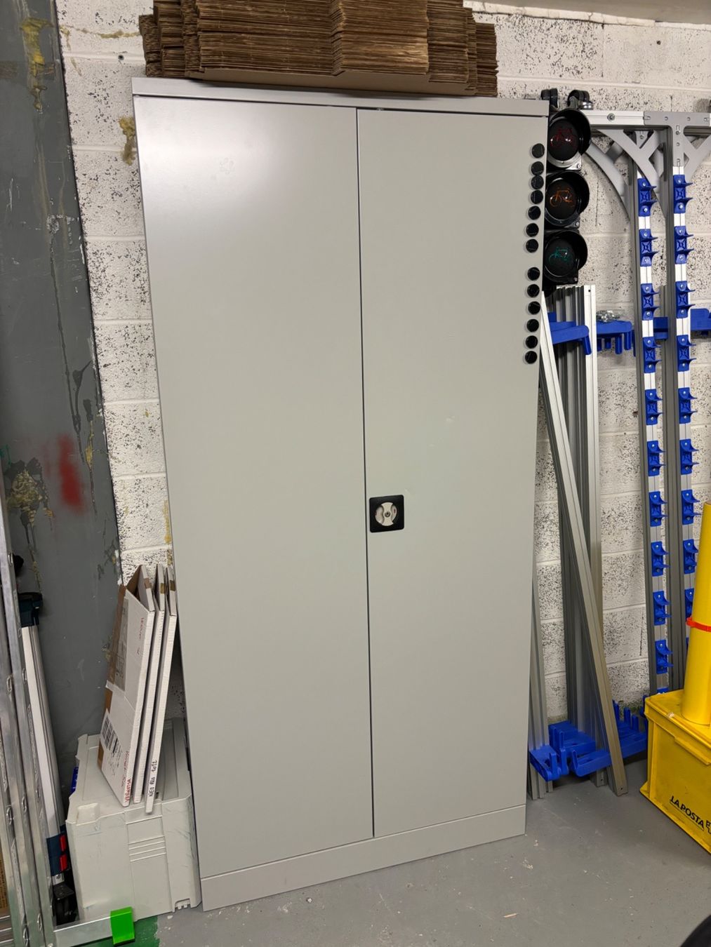 Schränke: Armoire métallique – Gebraucht aus Chêne-Bougeries von jool