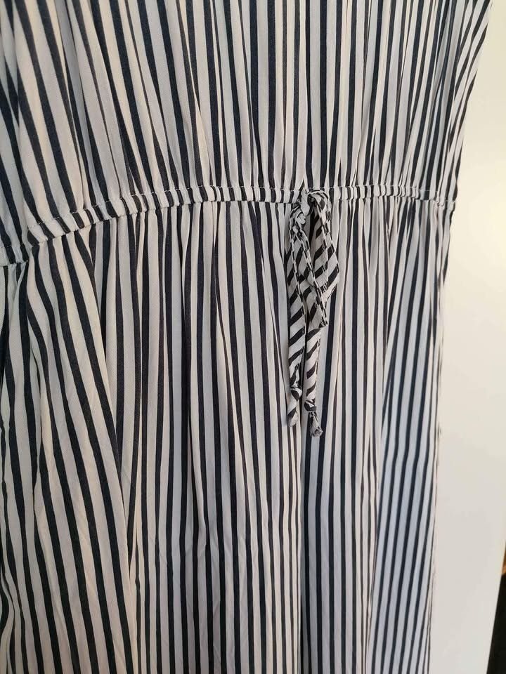 Kleider: Blau-weiss gestreiftes Kleid Gr. M – Gebraucht aus Nänikon von Manta87 1