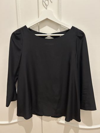 Top noir Claudie Pierlot taille 36 avec noeuds dans le dos