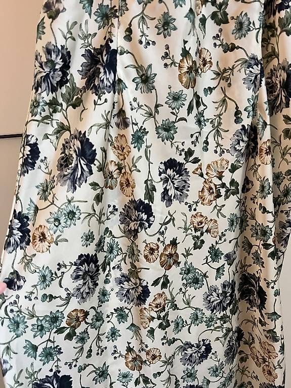 Kleider: Kleid mit Blumenmuster – Gebraucht aus St. Gallen von Alina.33 1