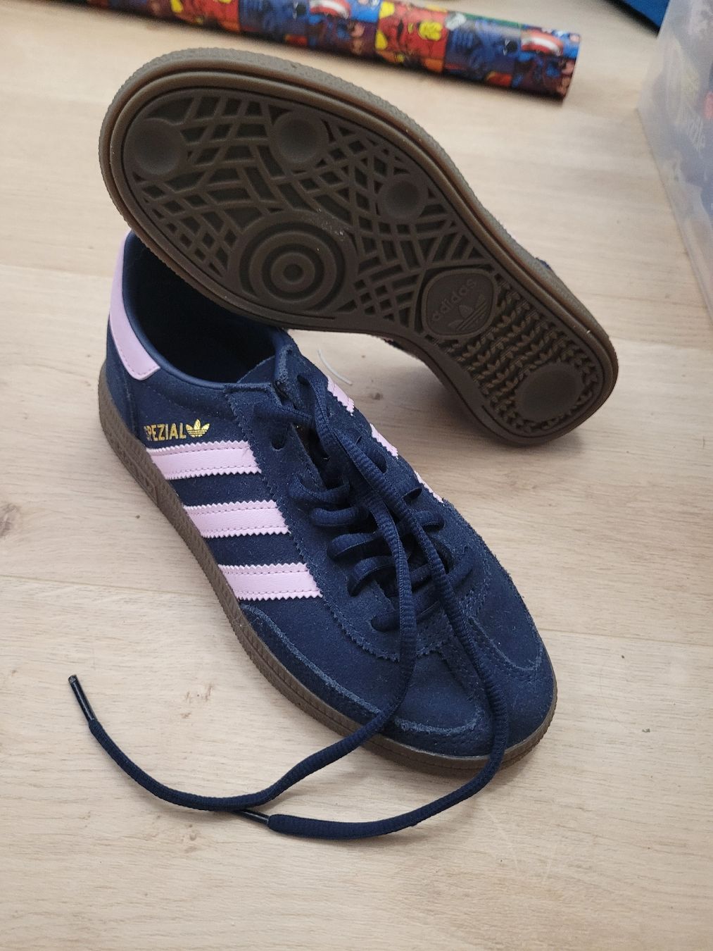 Adidas Chaussures filles: Gr. 35,5 Adidas – D'occasion à Lupsingen par sta_wgg5