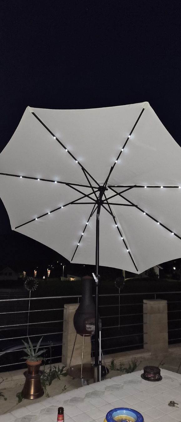 Sonnenschirme: Sonnenschirm 3 Meter mit Solar LED Beleuchtung – Gebraucht aus Seewen SO von DealornoDeal