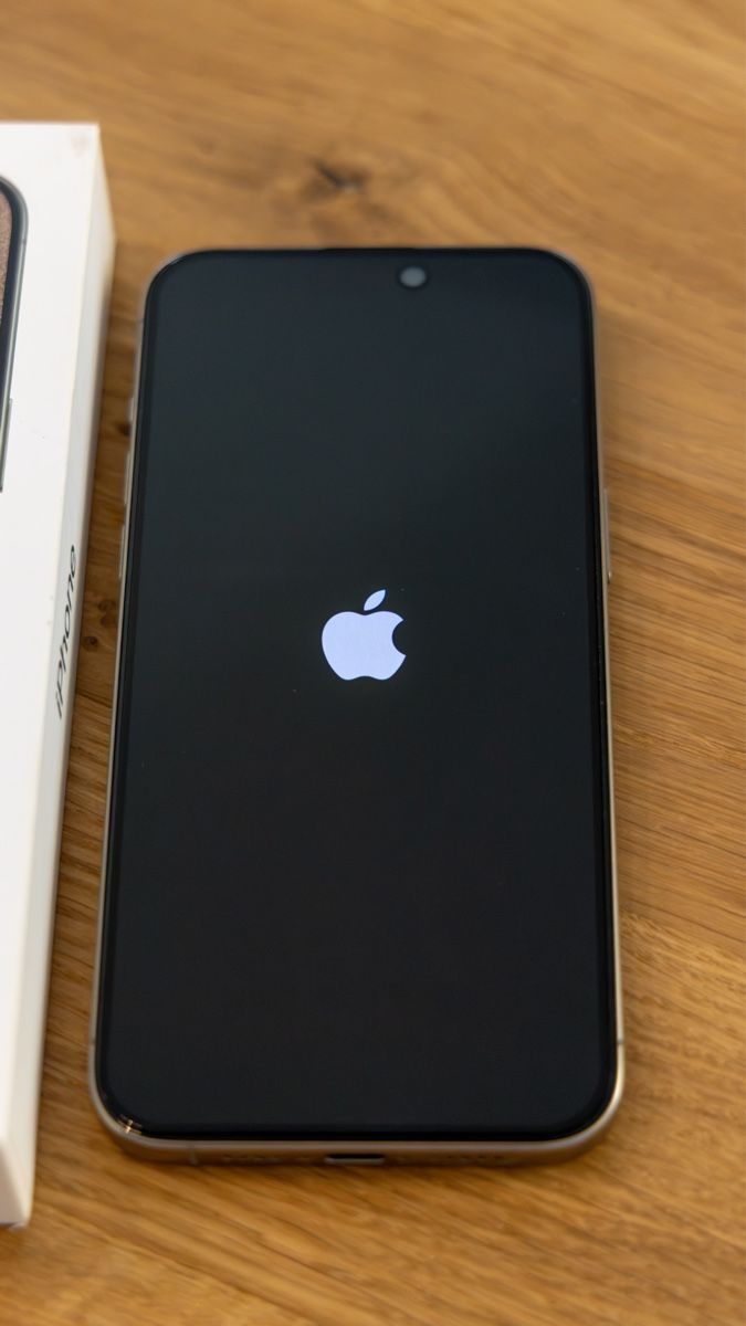 Apple Telefoni cellulari / Smartphones: iPhone 15 Pro Max – Usato da Hindelbank venduto da Fox_b7f6 5