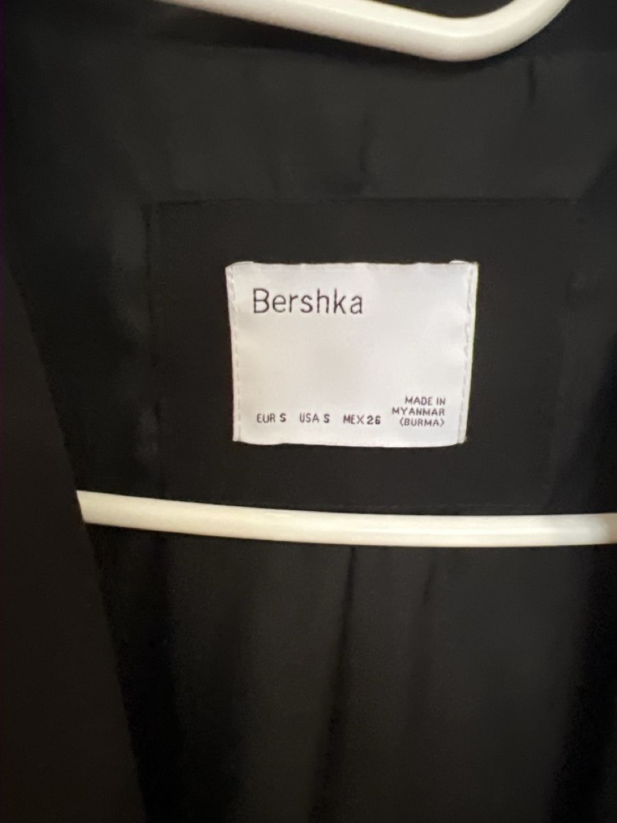 Bershka Jacken: Schwarzer Blazer Grösse S von Bershka – Gebraucht aus Feldbrunnen von soon-nam 1