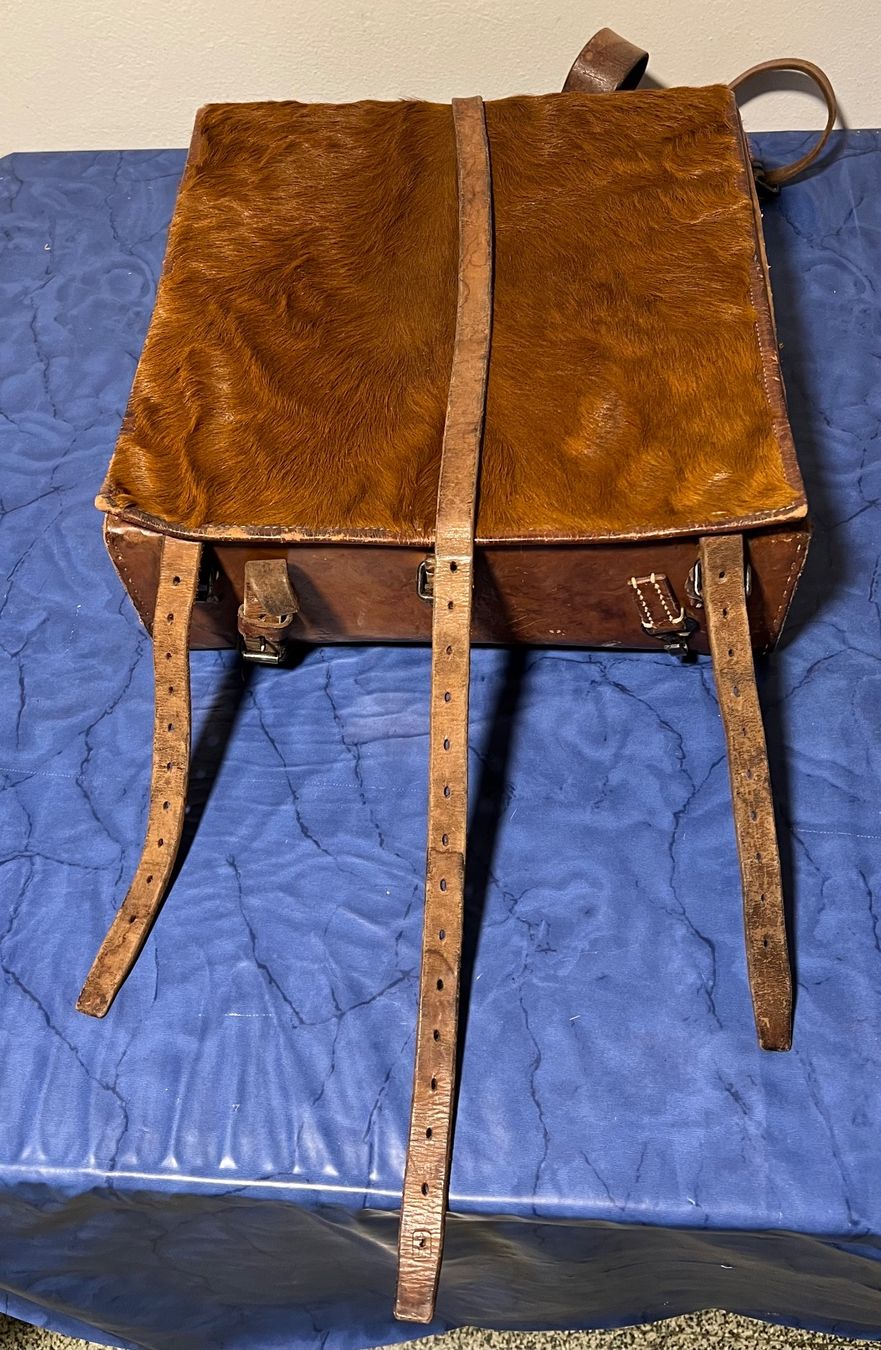 Rucksäcke: Sac à dos en peau de vache – Gebraucht aus Charmey (Gruyère) von ya_12 1